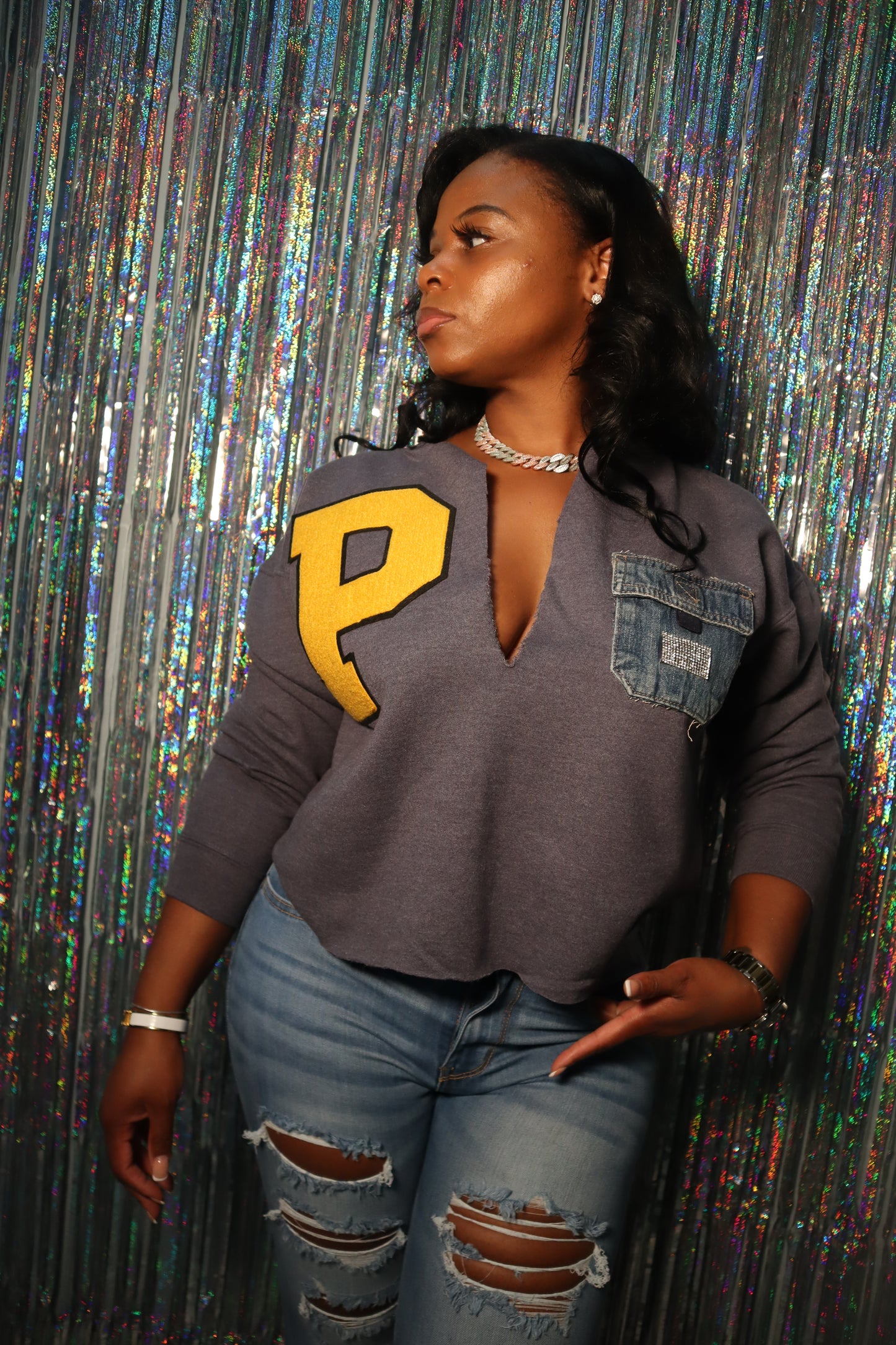 VALLEY V-NECK